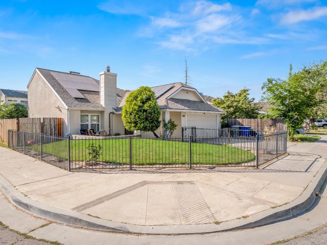 2521 N Selland Avenue, Fresno, CA 93722