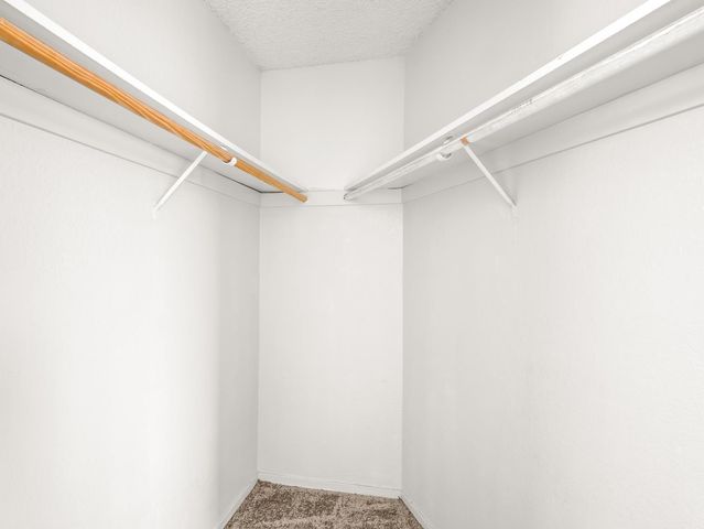 2521 N Selland Avenue, Fresno, CA 93722