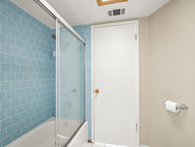 2521 N Selland Avenue, Fresno, CA 93722