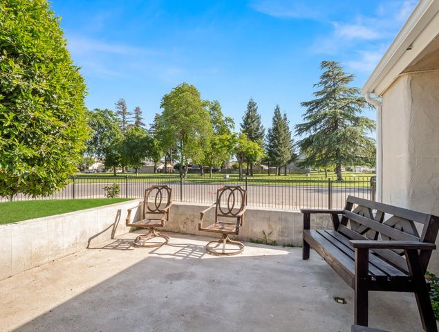 2521 N Selland Avenue, Fresno, CA 93722