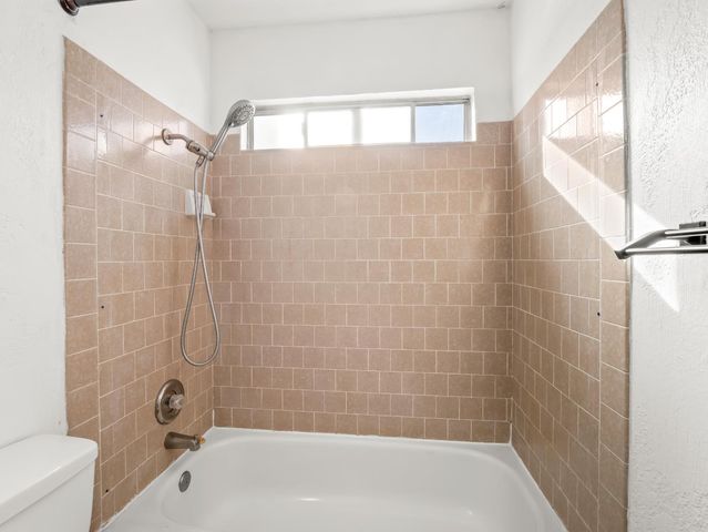 2521 N Selland Avenue, Fresno, CA 93722