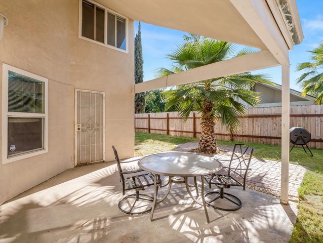 2521 N Selland Avenue, Fresno, CA 93722