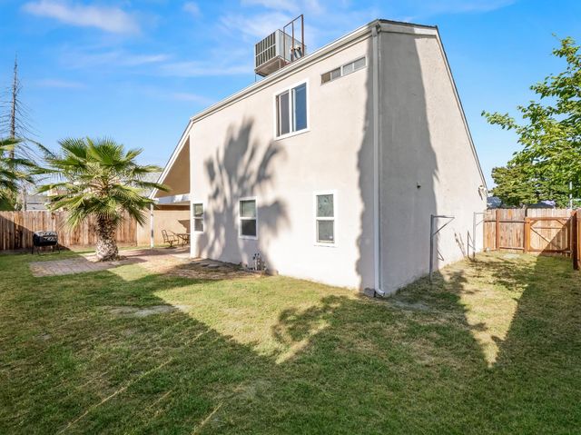 2521 N Selland Avenue, Fresno, CA 93722