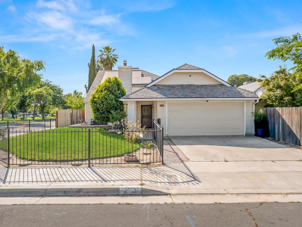 2521 N Selland Avenue, Fresno, CA 93722