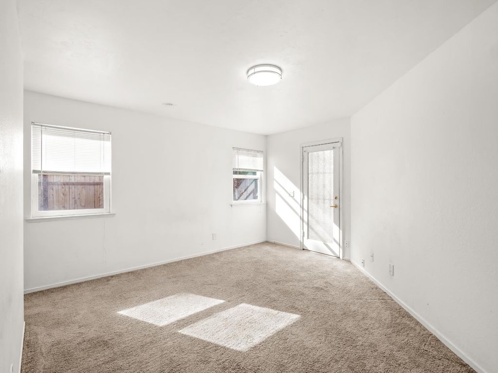 Image 19 of property listing at 2521 N Selland Avenue, Fresno, CA 93722