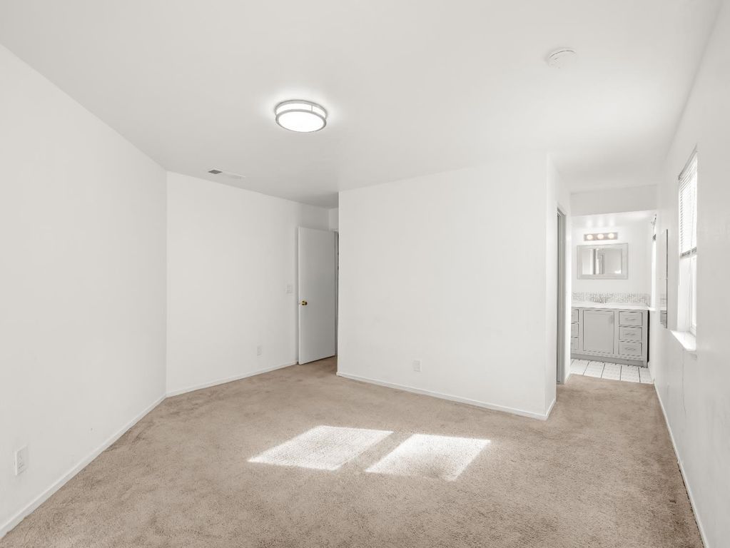 Image 20 of property listing at 2521 N Selland Avenue, Fresno, CA 93722