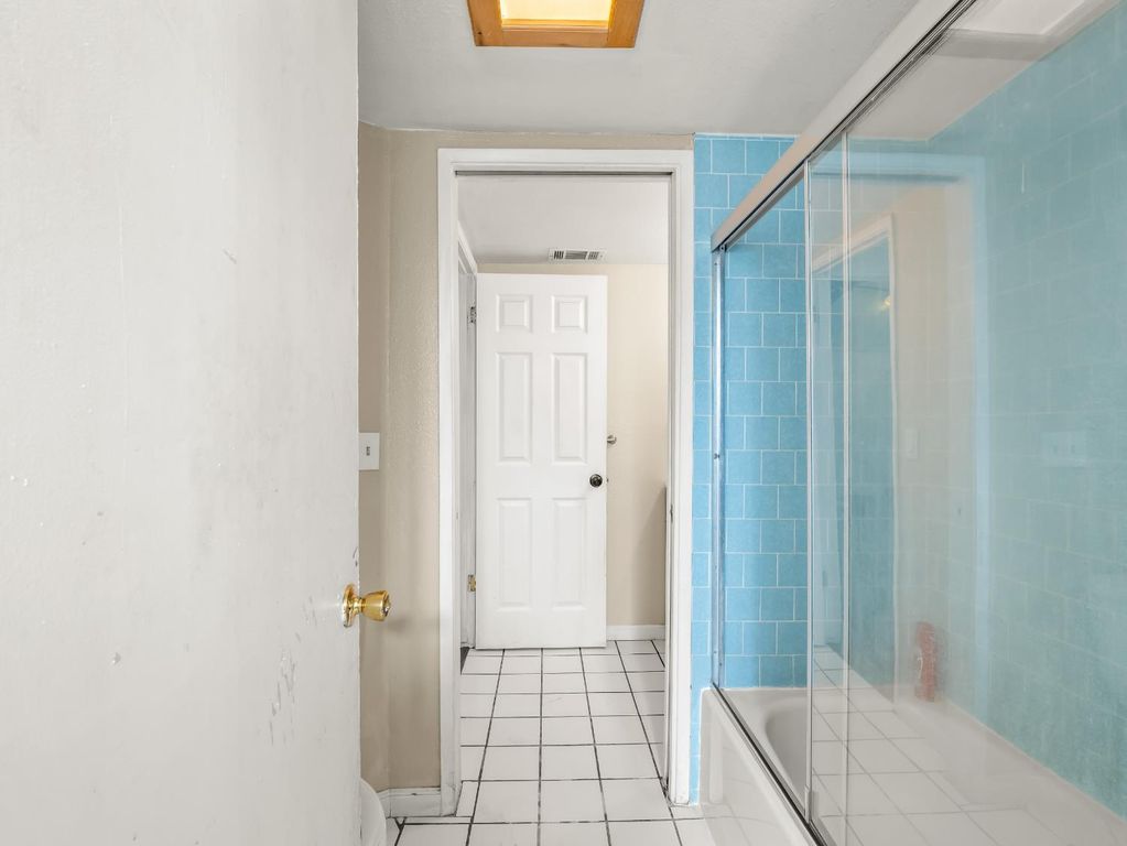 Image 24 of property listing at 2521 N Selland Avenue, Fresno, CA 93722