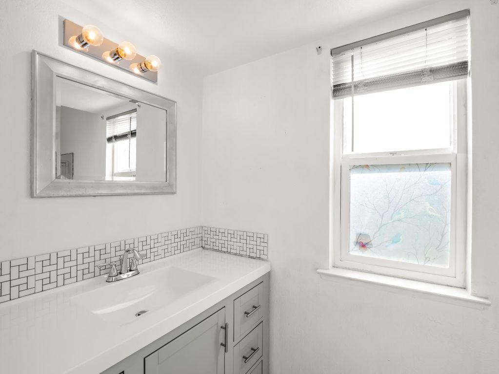 Image 25 of property listing at 2521 N Selland Avenue, Fresno, CA 93722