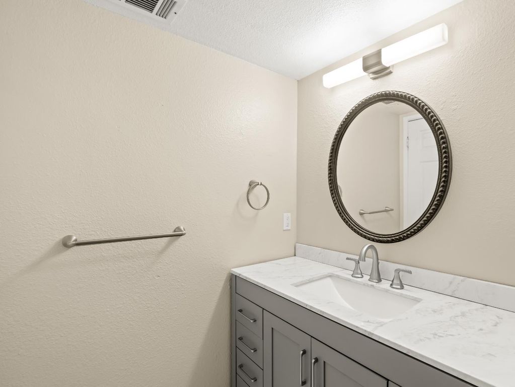 Image 26 of property listing at 2521 N Selland Avenue, Fresno, CA 93722