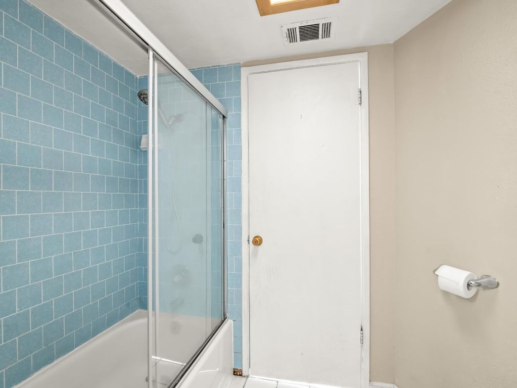 Image 27 of property listing at 2521 N Selland Avenue, Fresno, CA 93722