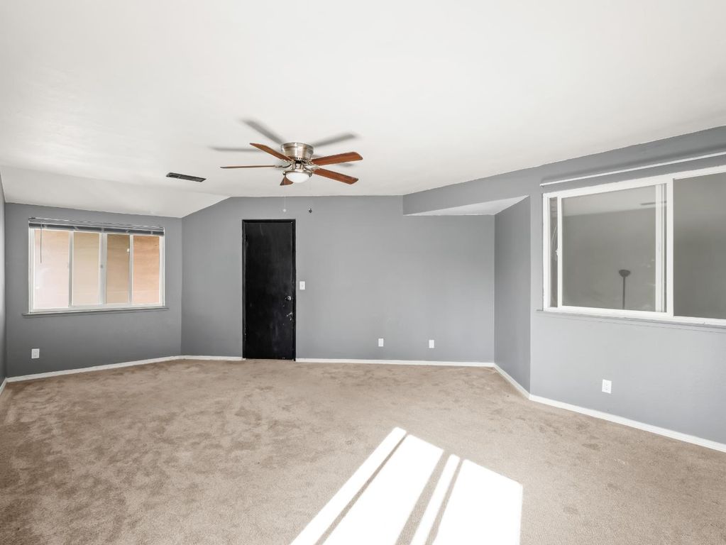 Image 31 of property listing at 2521 N Selland Avenue, Fresno, CA 93722