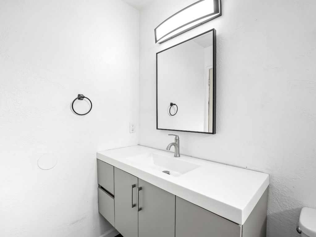 Image 34 of property listing at 2521 N Selland Avenue, Fresno, CA 93722