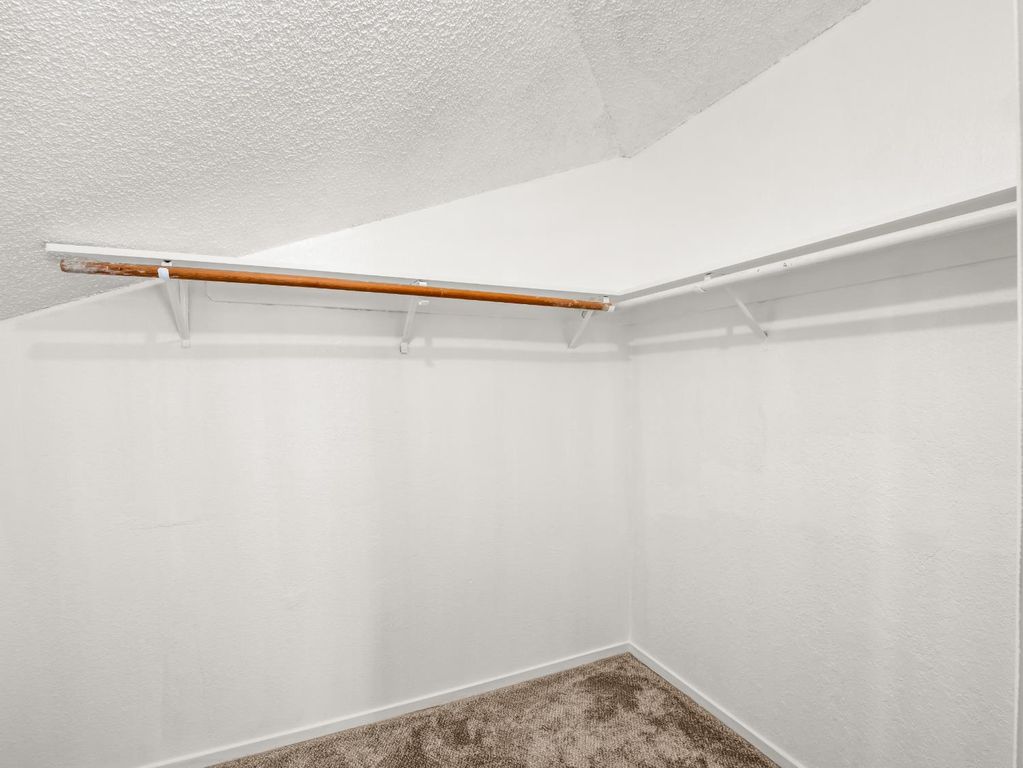 Image 35 of property listing at 2521 N Selland Avenue, Fresno, CA 93722