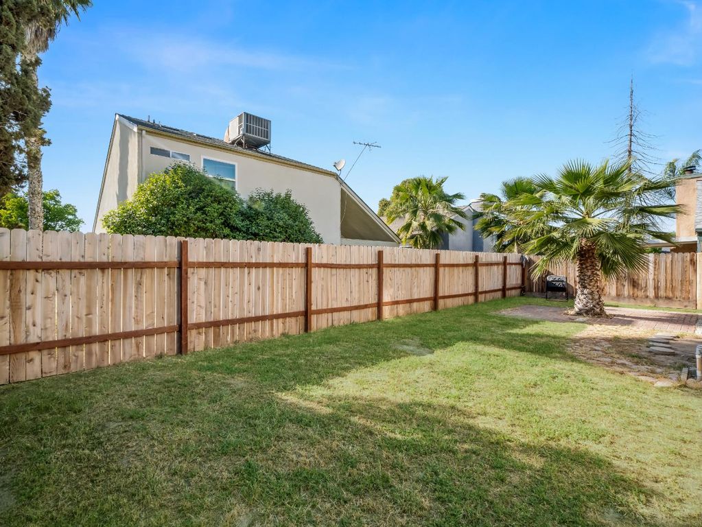 Image 42 of property listing at 2521 N Selland Avenue, Fresno, CA 93722