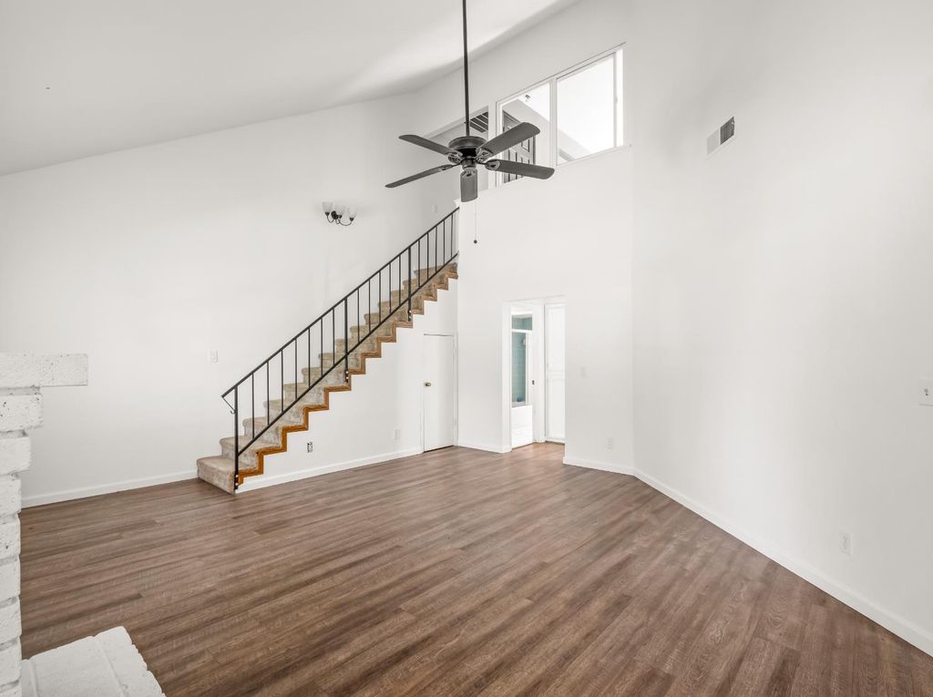 Image 5 of property listing at 2521 N Selland Avenue, Fresno, CA 93722