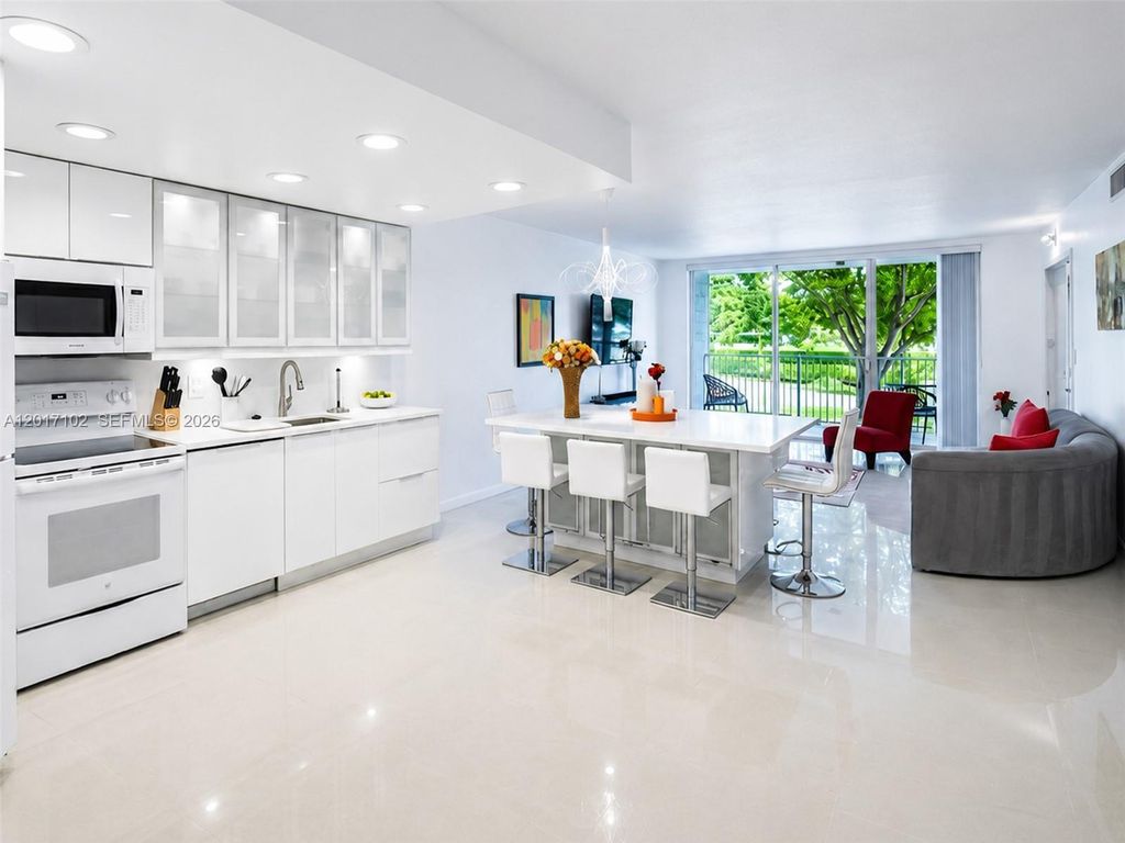 3051 S Palm Aire Drive 201, Pompano Beach, FL 33069