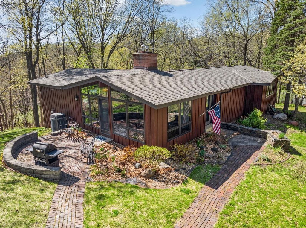 11 Eagle Ridge Road, North Oaks, MN 55127