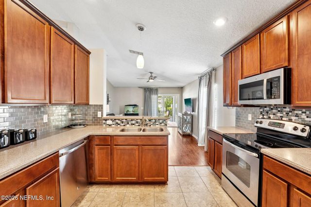 96398 COMMODORE POINT Drive, Yulee, FL 32097