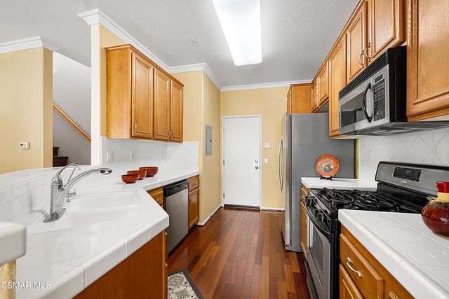 1325 Ashton Park Lane, Newbury Park, CA 91320