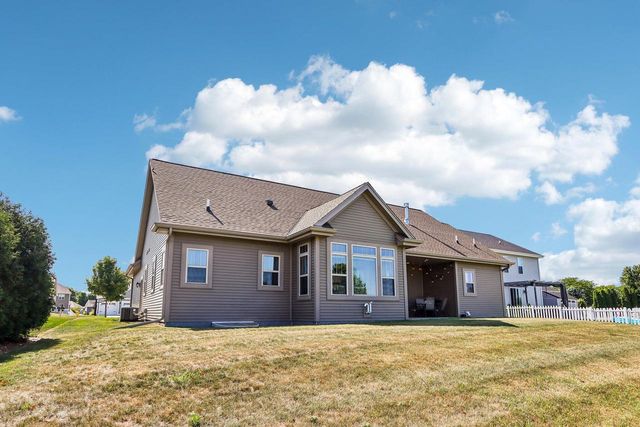 517 Spur ROAD, Slinger, WI 53086