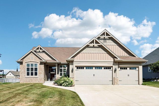 517 Spur ROAD, Slinger, WI 53086