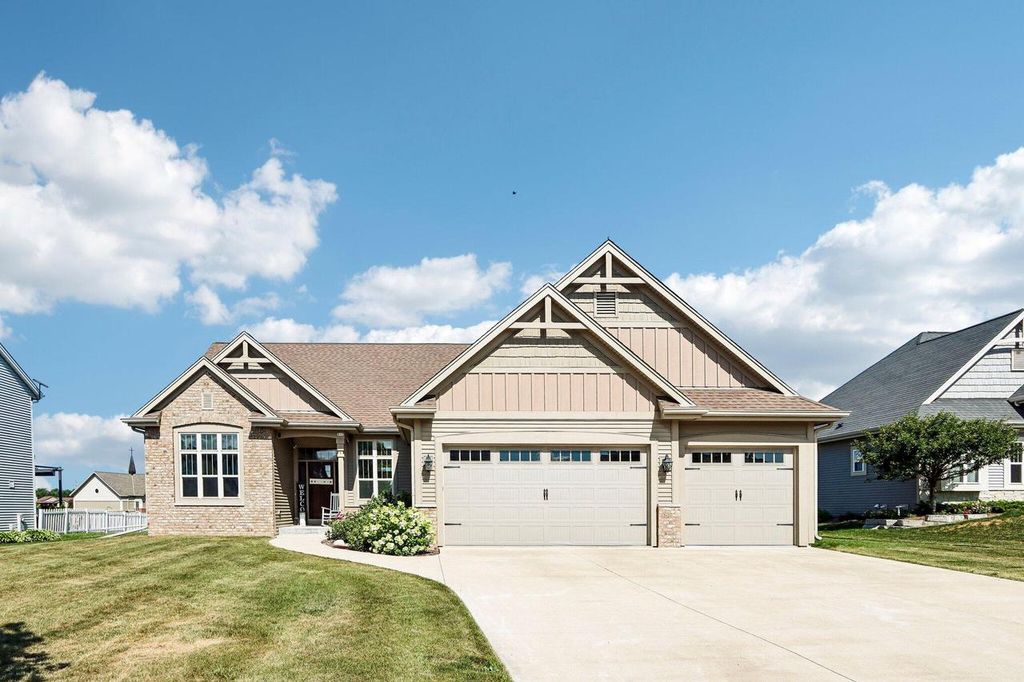 517 Spur ROAD, Slinger, WI 53086