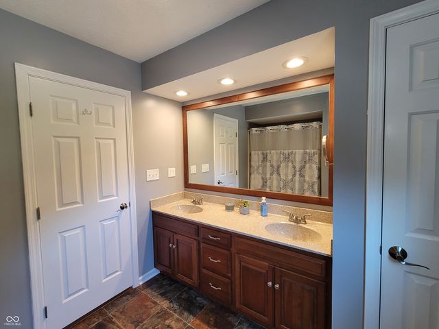 239 W Lawton Circle, Rushville, IN 46173
