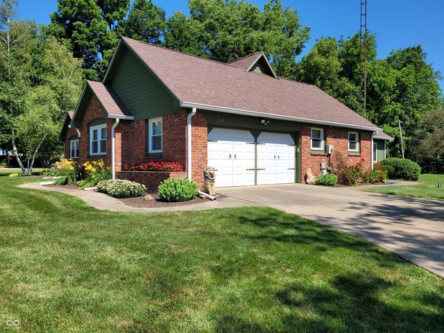 239 W Lawton Circle, Rushville, IN 46173