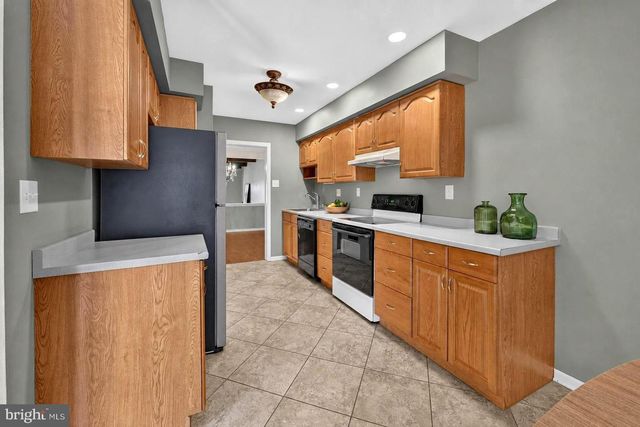 24 DORSET DR, Marlton, NJ 08053
