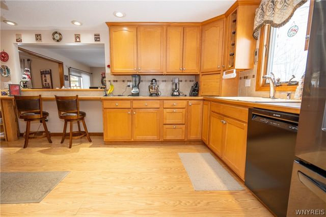 43 Larkspur Lane, Amherst, NY 14228