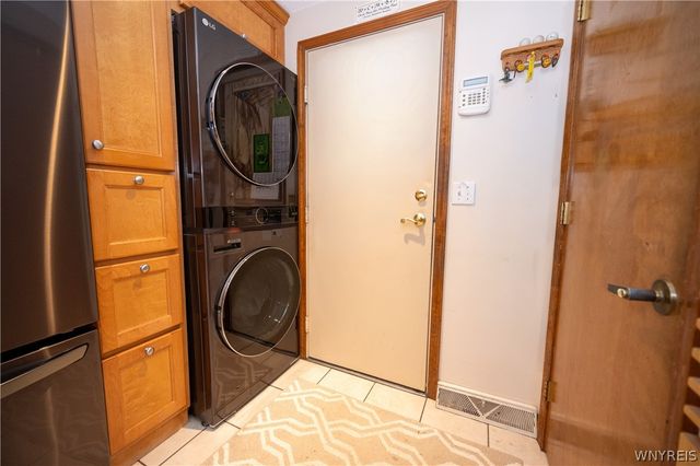 43 Larkspur Lane, Amherst, NY 14228