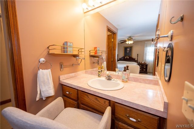 43 Larkspur Lane, Amherst, NY 14228