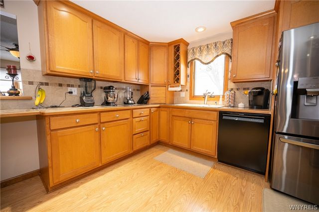 43 Larkspur Lane, Amherst, NY 14228