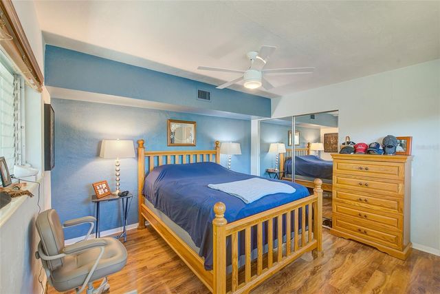 5664 40TH TERRACE N 433, Kenneth City, FL 33709