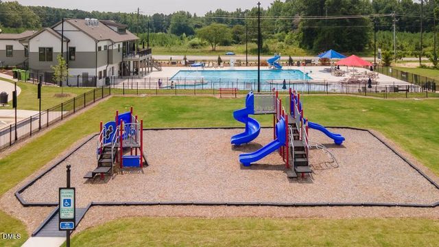 604 Barrington Row Avenue, Zebulon, NC 27597