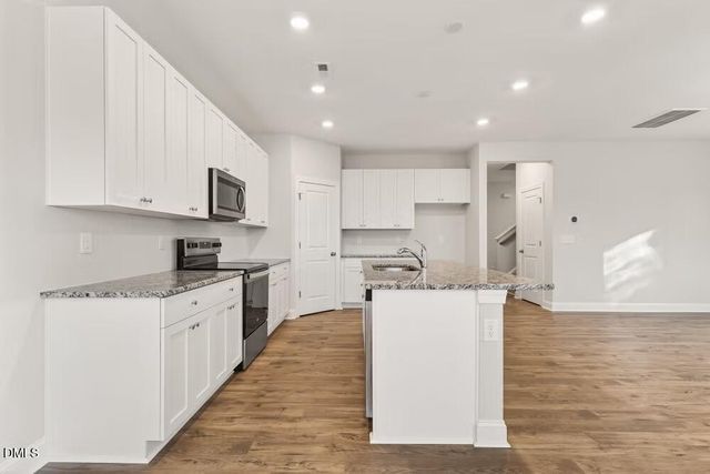 604 Barrington Row Avenue, Zebulon, NC 27597