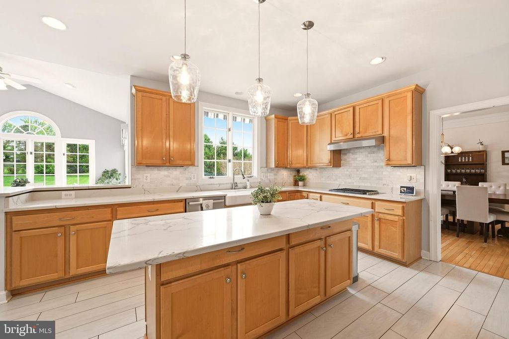 Image 15 of property listing at 509 FIRESTONE DR, Ashton, MD 20861
