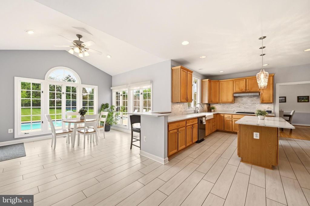 Image 17 of property listing at 509 FIRESTONE DR, Ashton, MD 20861