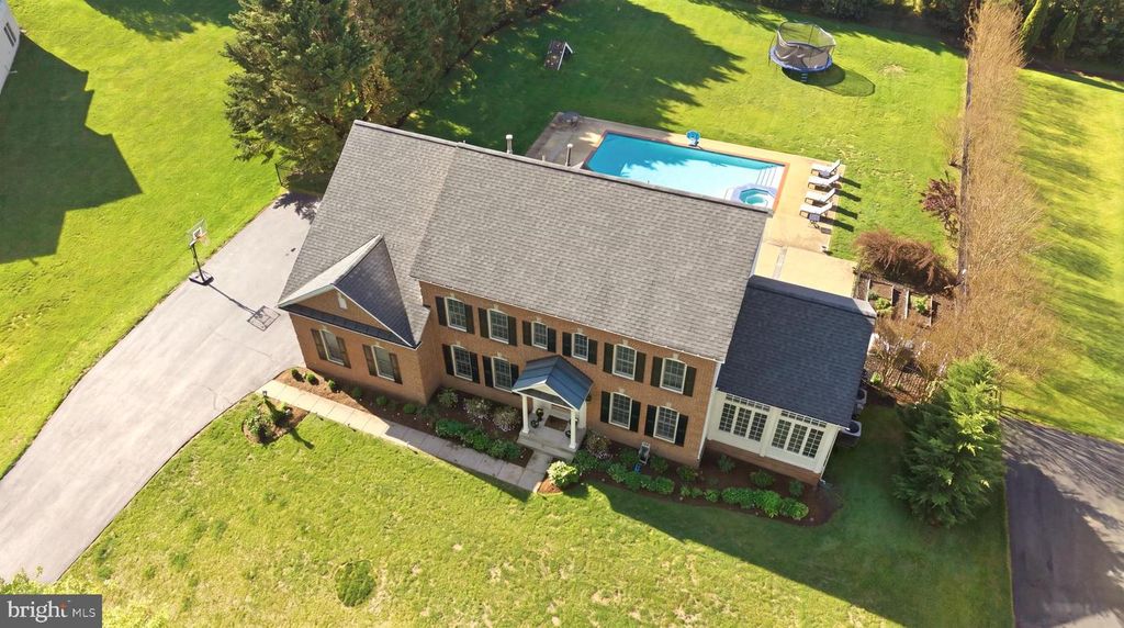 Image 3 of property listing at 509 FIRESTONE DR, Ashton, MD 20861
