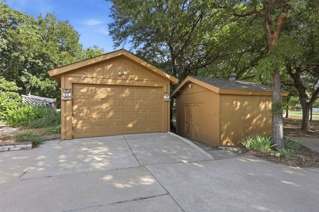 4044 Tortoise Lane, Fort Worth, TX 76135