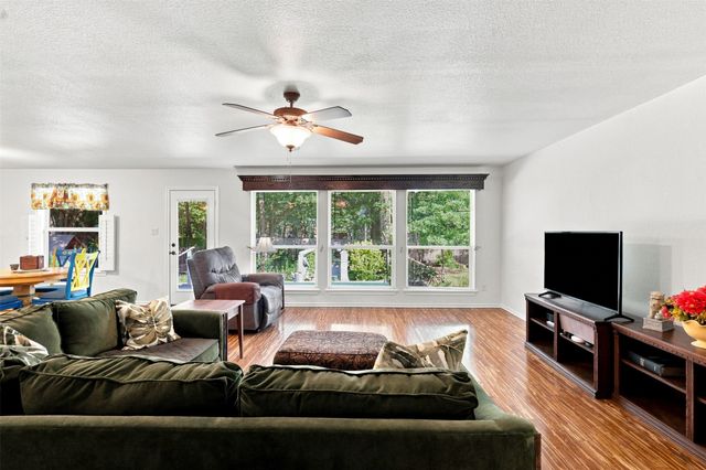 4044 Tortoise Lane, Fort Worth, TX 76135
