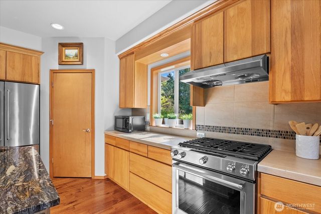 30972 E Lake Morton Drive SE, Kent, WA 98042