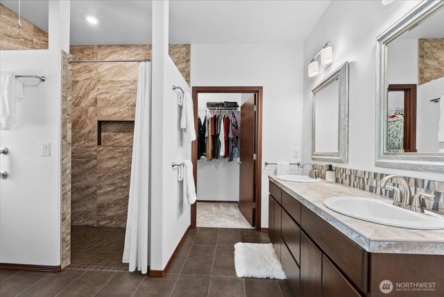 30972 E Lake Morton Drive SE, Kent, WA 98042