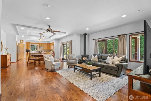 30972 E Lake Morton Drive SE, Kent, WA 98042