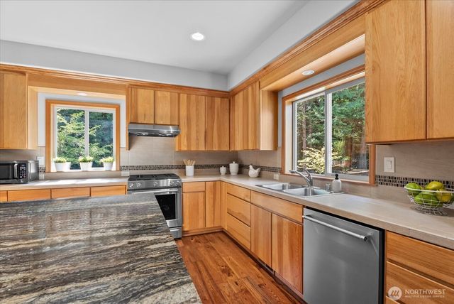 30972 E Lake Morton Drive SE, Kent, WA 98042