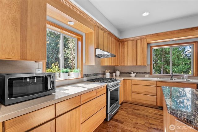30972 E Lake Morton Drive SE, Kent, WA 98042
