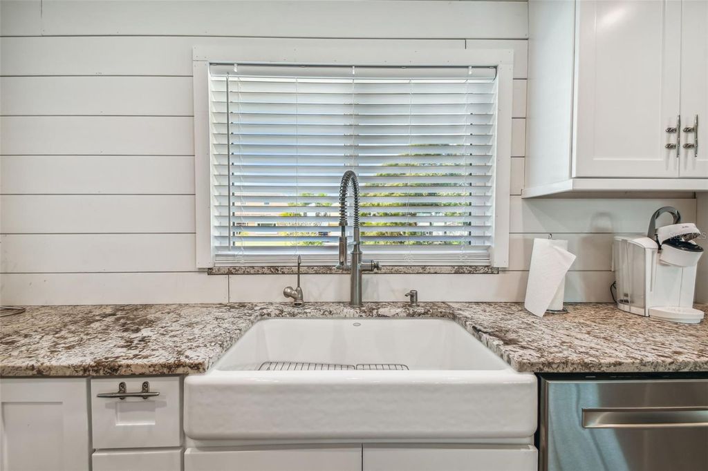 Image 9 of property listing at 4900 ARLINGTON ROAD, Palmetto, FL 34221