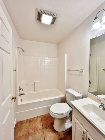 5131 Trail Dust Lane, Arlington, TX 76017