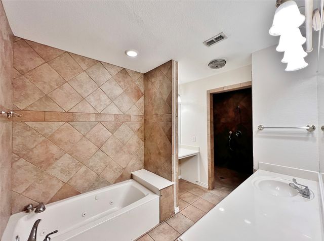 5131 Trail Dust Lane, Arlington, TX 76017