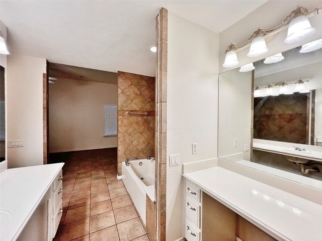 5131 Trail Dust Lane, Arlington, TX 76017